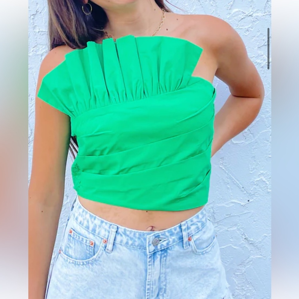 NWT  Ruffled Cropped Top